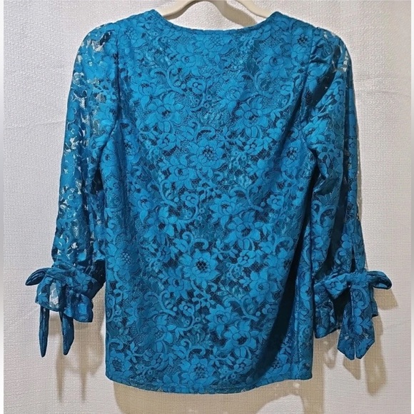 Charter Club Blue Floral Lace Top Size XS - Picture 3 of 8